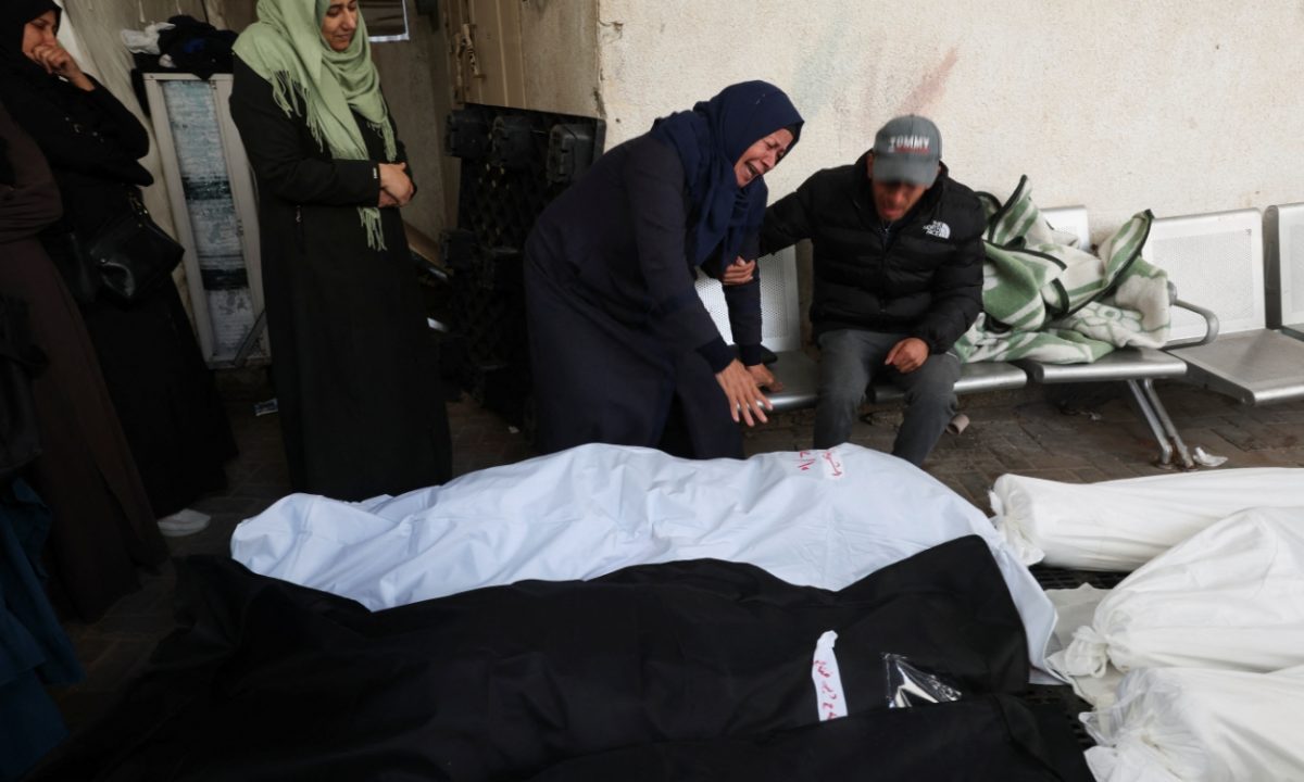 Ataques israelíes matan a 33 personas en campo de refugiados de Gaza