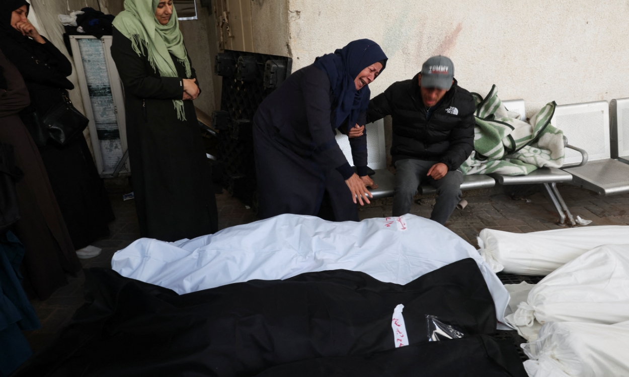 Ataques israelíes matan a 33 personas en campo de refugiados de Gaza