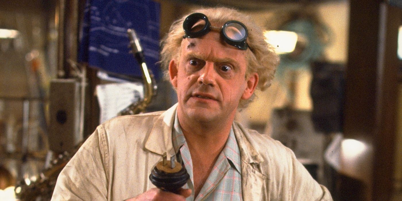 Christopher Lloyd abre una cápsula del tiempo DeLorean en un video inspirado en Regreso al futuro