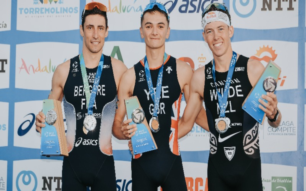 Firma el triatleta inglés Alex Yee el doblete Juegos Olímpicos-Mundial | Video