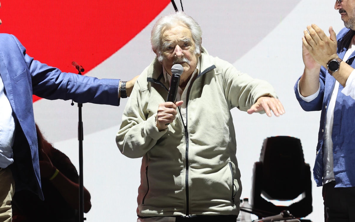 José 'Pepe' Mujica reaparece en público a un mes de ser intervenido quirúrgicamente
