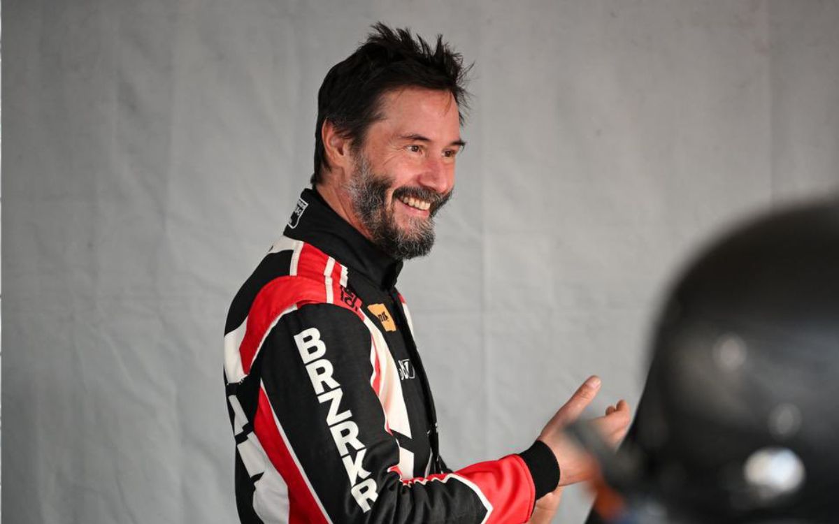 Keanu Reeves debuta en el automovilismo… con trompo en Indianapolis