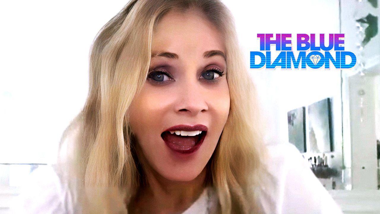 La entrevista de Blue Diamond: Barbara Crampton sobre un atrevido corto independiente que apoya a los nuevos cineastas y a Hysteria. Camafeo