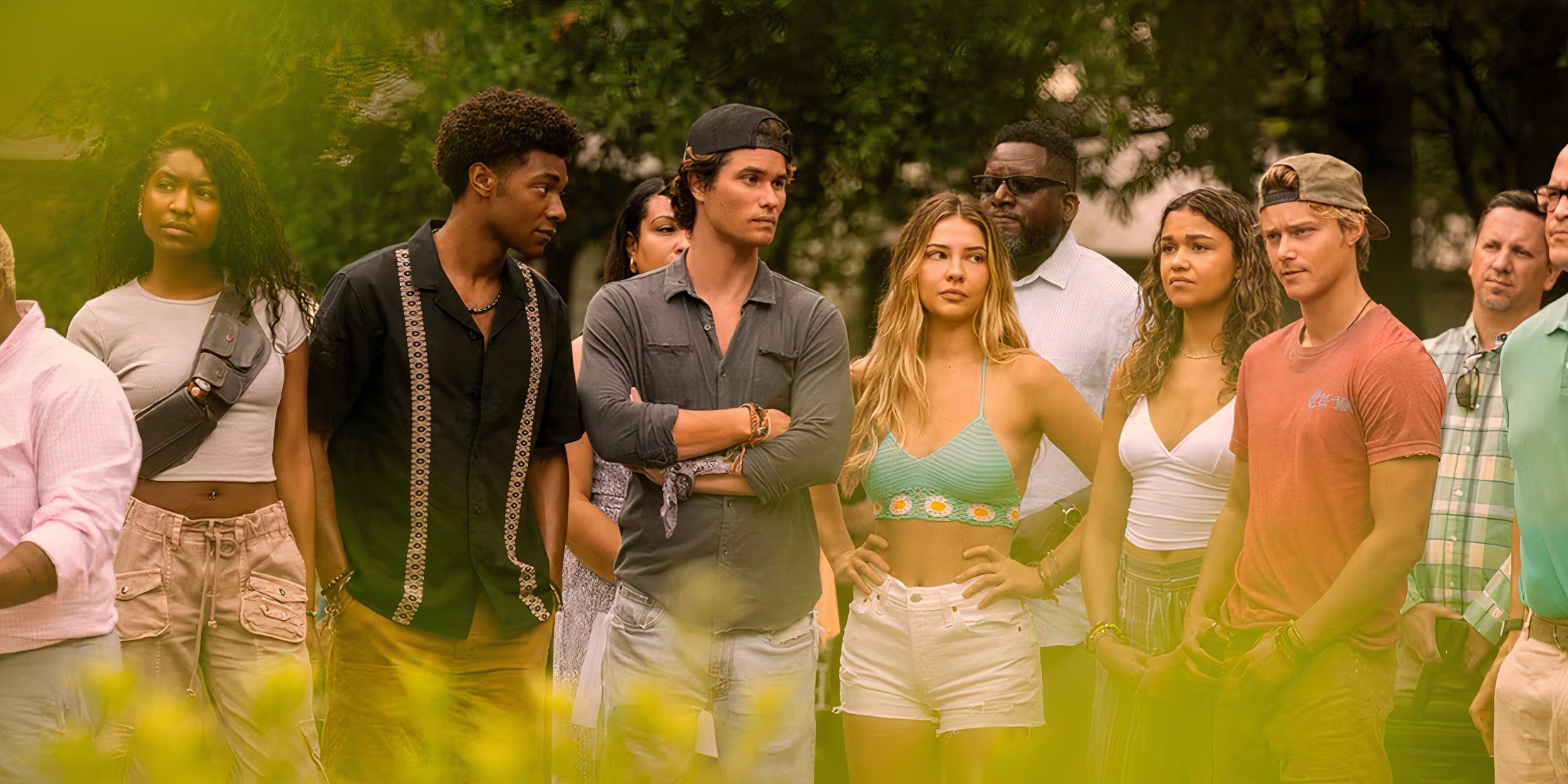 Todos los Pogue parecen molestos por una subasta al aire libre de la propiedad de Maybank en la temporada 4 de Outer Banks.