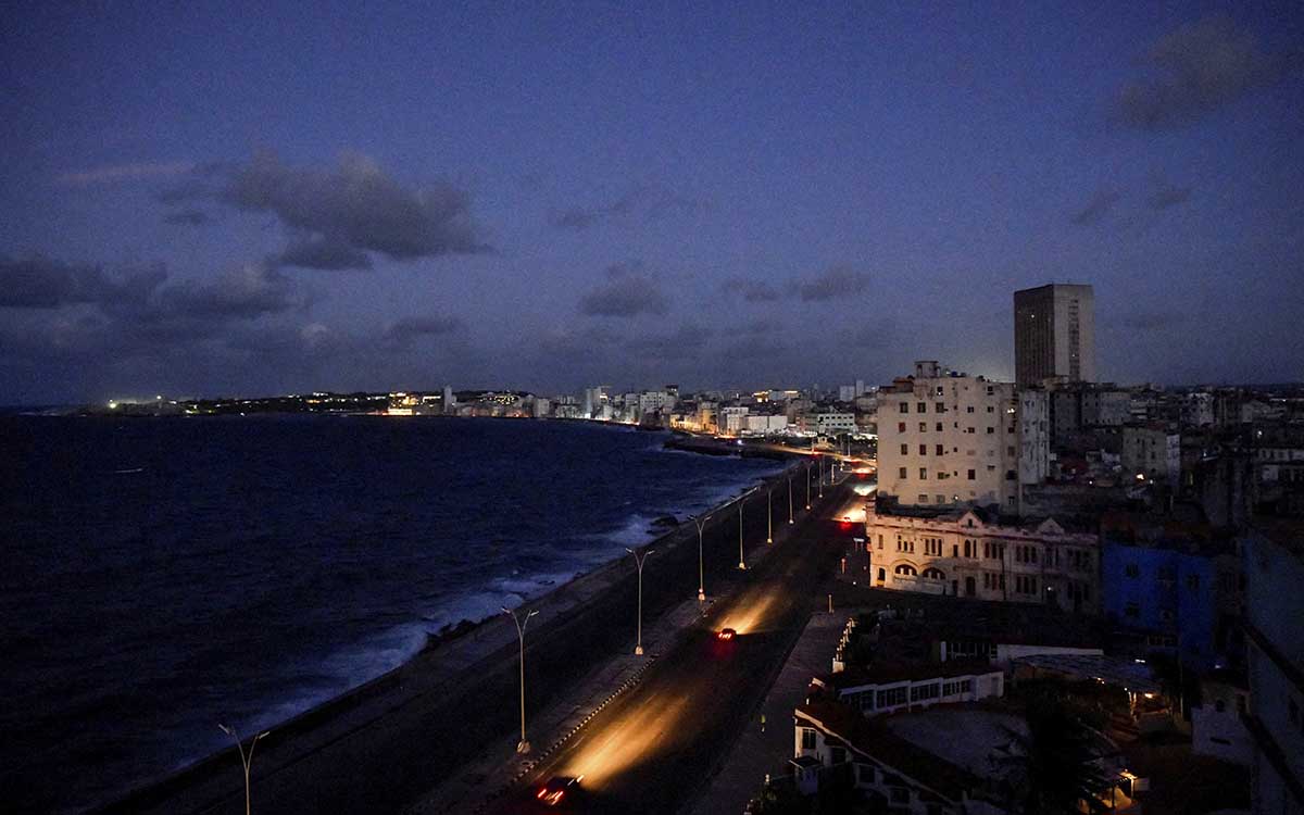 México ofrece apoyo de la CFE a Cuba para hacer frente a los apagones masivos