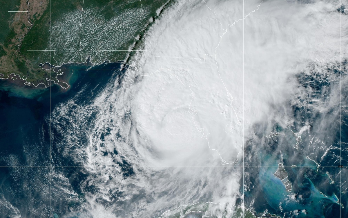 Milton se degrada a huracán categoría 3 mientras se aproxima a Florida