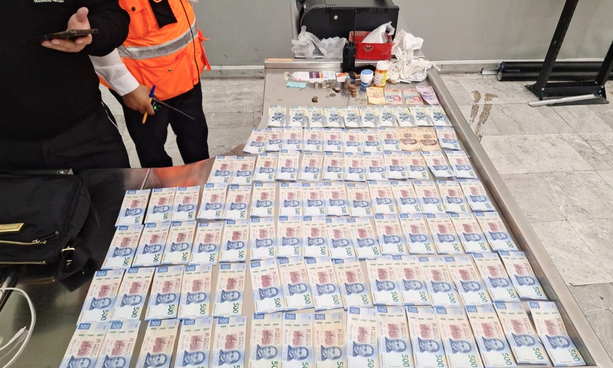 Pasajera olvida su bolsa con ¡más de 53 mil pesos! | AICM