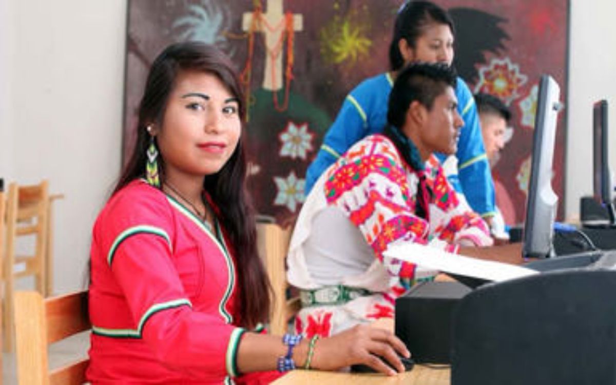 Regulariza INPI a 20 estudiantes indígenas en programa de apoyo educativo en Nayarit