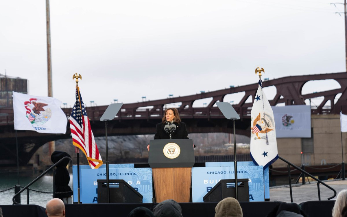 Rinde tributo Kamala Harris al 'Toro de Etchohuaquila' | Video