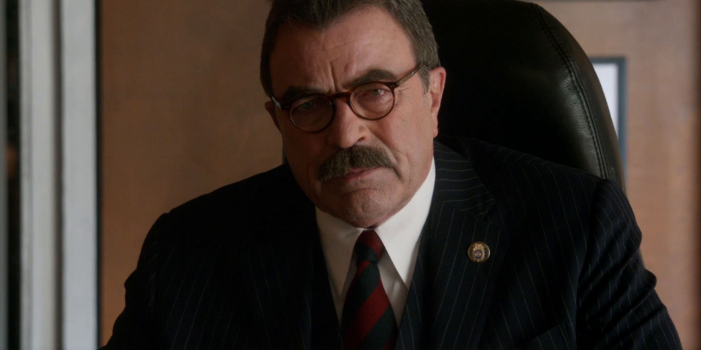 Tom Selleck detalla la filmación de la escena final de Blue Bloods con el elenco: “Donnie estaba realmente roto”