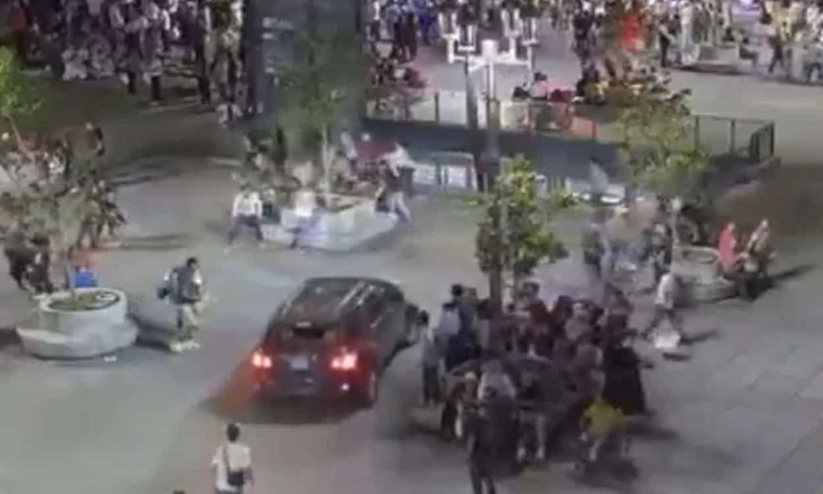 Video | Conductor atropella a varias personas en centro histórico de Guadalajara