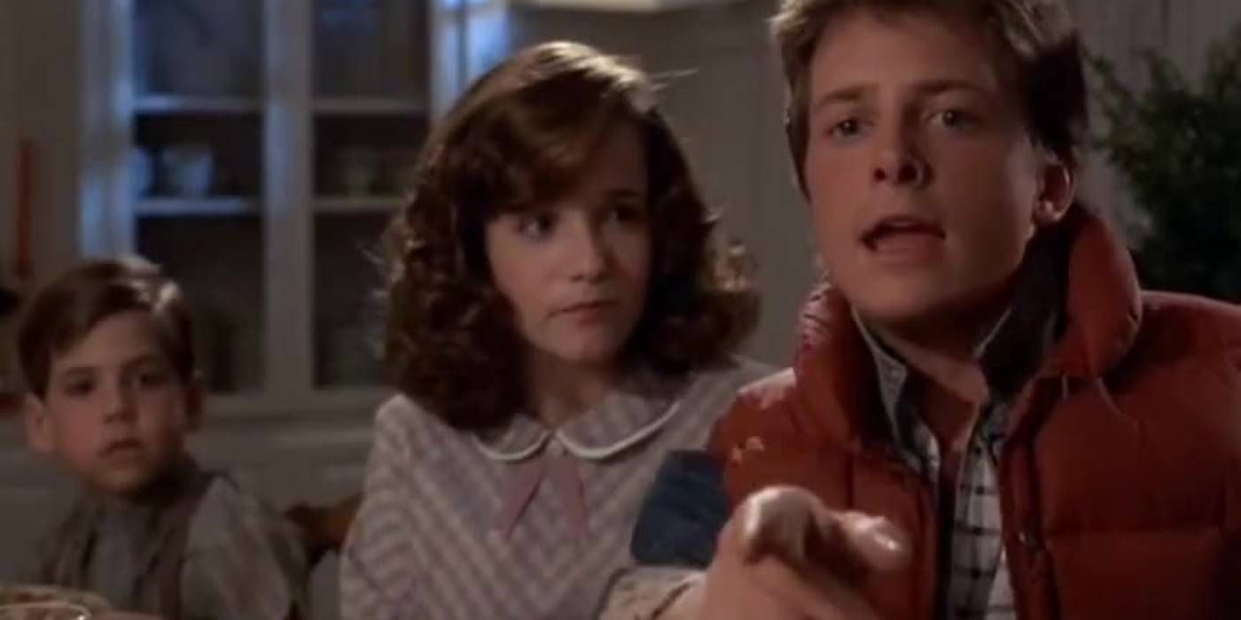 Un momento espeluznante de Regreso al futuro entre Marty McFly y su madre es casi imposible de detectar sin hacer una pausa