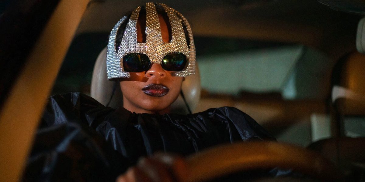 El tráiler de On Becoming A Guinea Fowl muestra una vista previa de la nueva película de A24 con una puntuación perfecta 100% RT