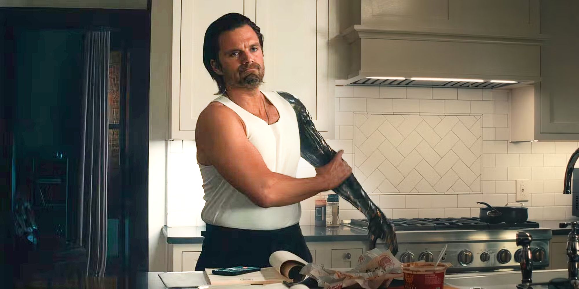 El director de Thunderbolts* se dirige a Bucky Barnes mientras pone su brazo de vibranio en el lavavajillas