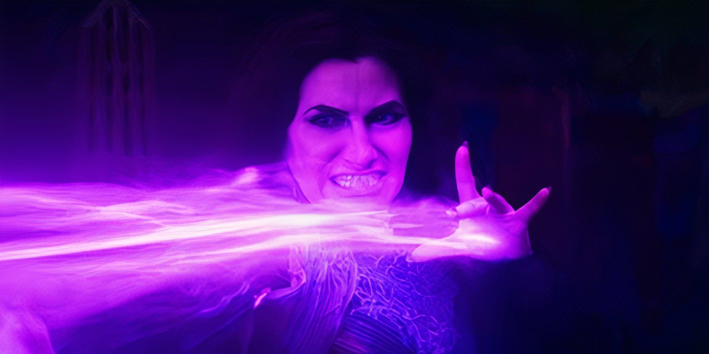 Agatha Harkness disparando su magia púrpura en Agatha All Along