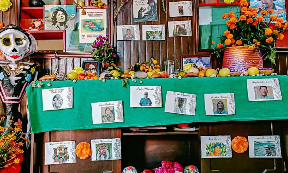 Dedican ofrenda a personas defensoras asesinadas en Oaxaca | Día de Muertos
