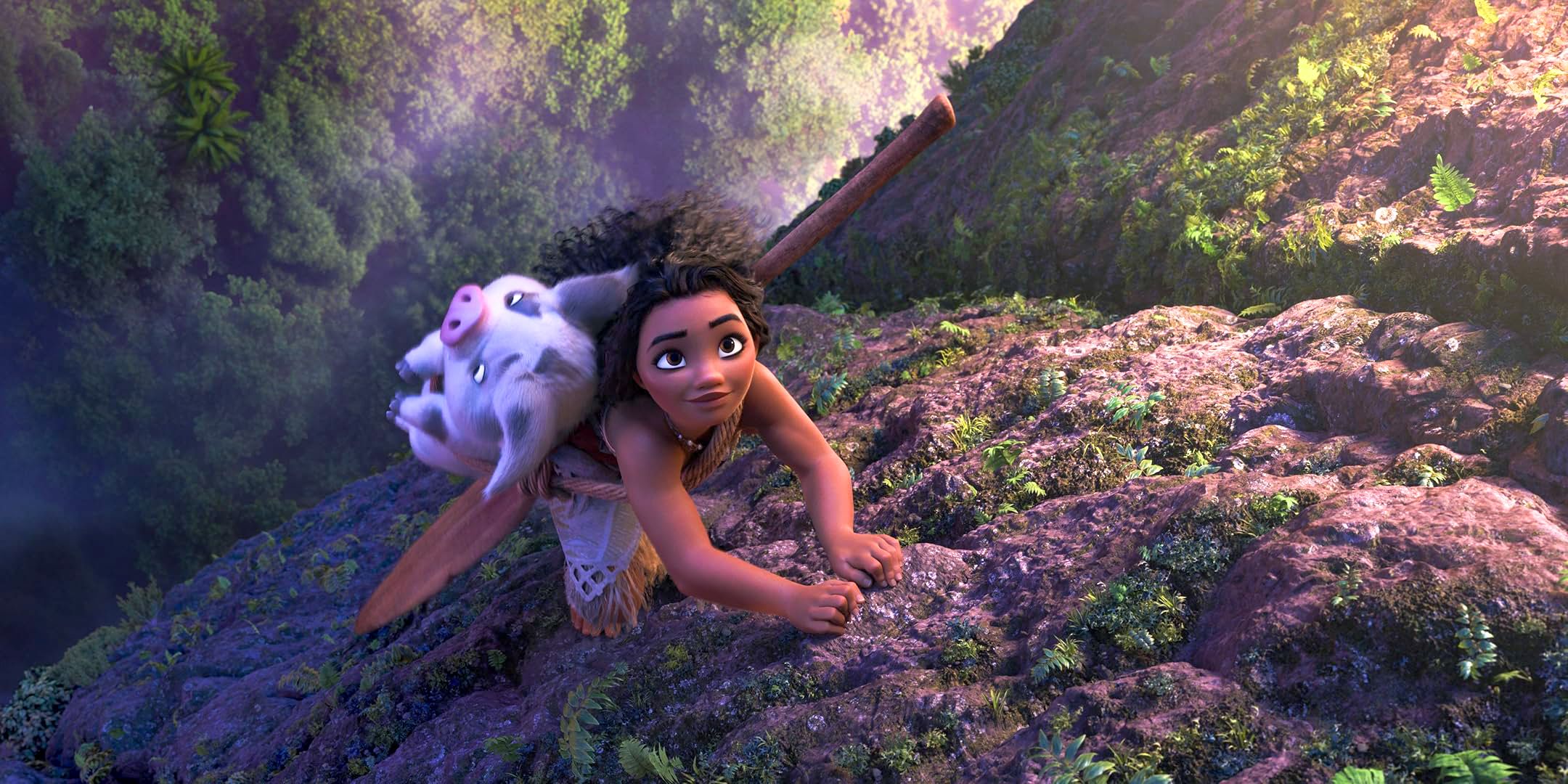 Moana escalando un acantilado en Moana 2