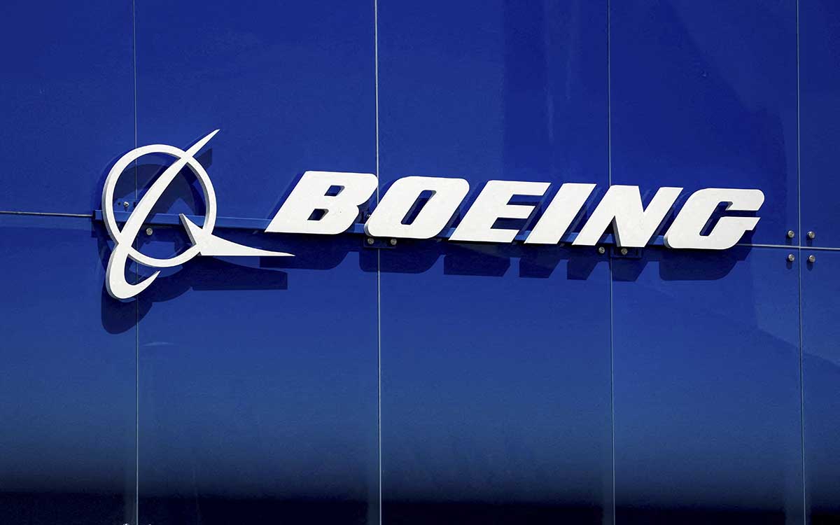 Trabajadores de Boeing votan a favor de un nuevo contrato y terminan huelga