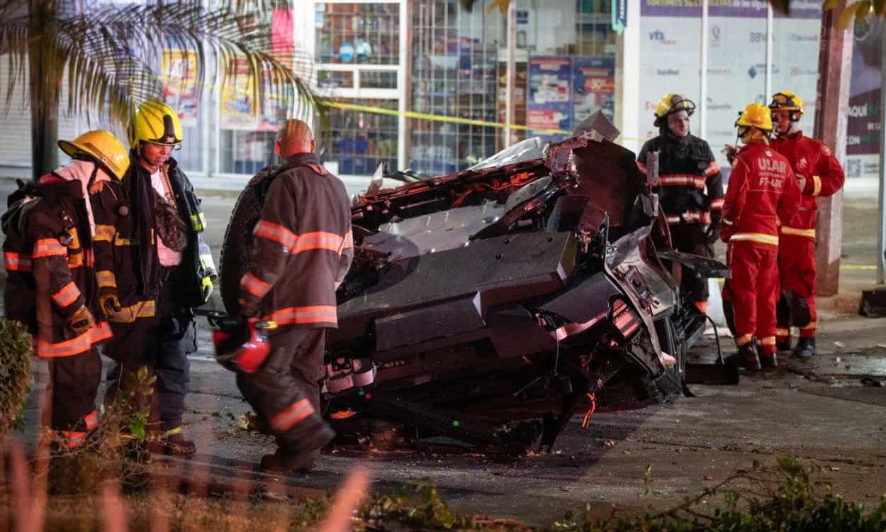 Videos | Ahora una Cybertruck se vuelca en Guadalajara