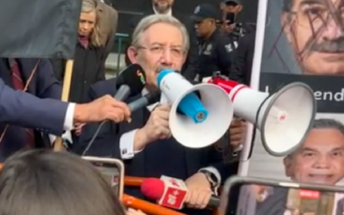 ‘Estamos tristes’, ministro Aguilar habla con trabajadores tras votación de la Reforma Judicial