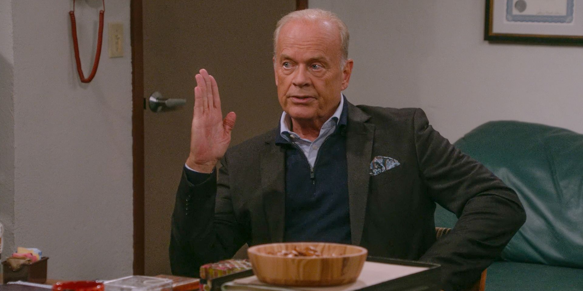 El reinicio de Frasier ya no puede ignorar a los personajes de Cheers después de un gran adelanto sobre Sam Malone de Ted Danson para la temporada 3