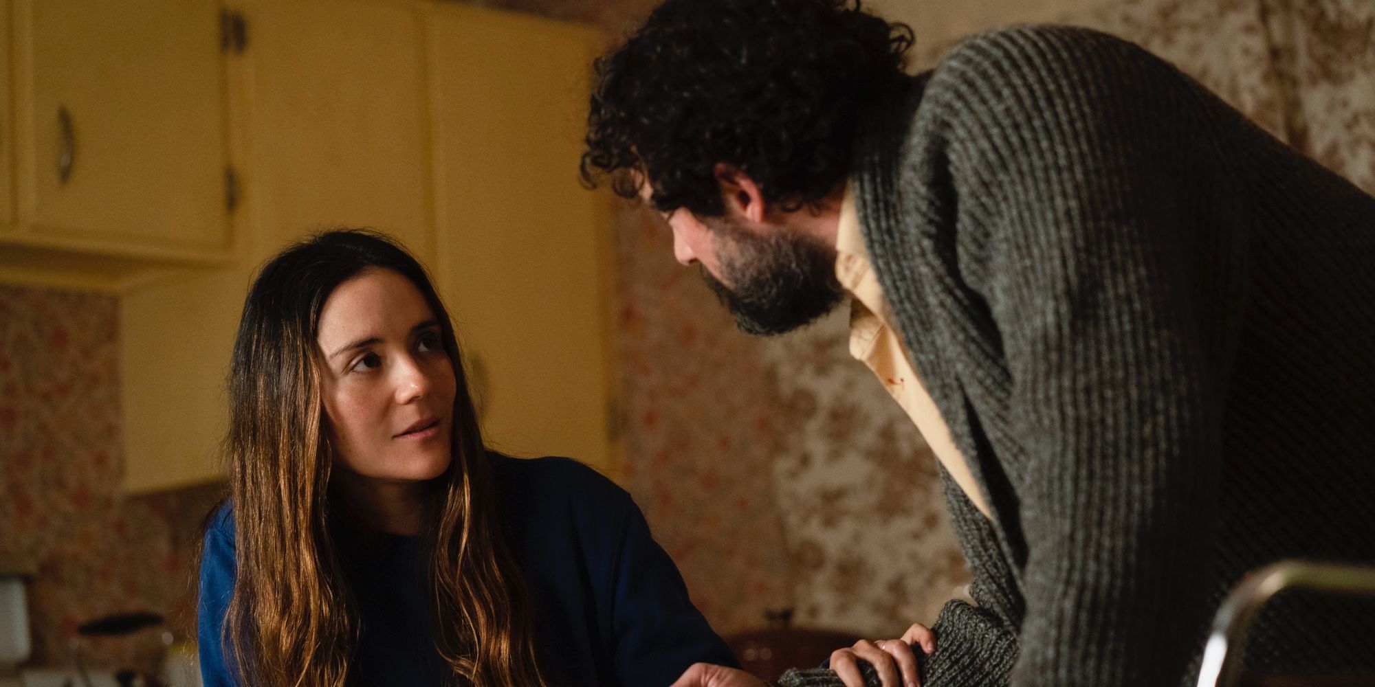 El episodio piloto de From presagió sutilmente el mayor giro de Tabitha y Jade de la temporada 3