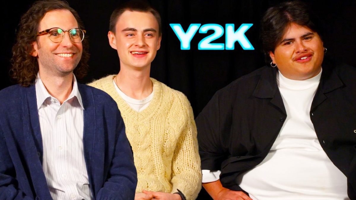Kyle Mooney, Jaeden Martell y Julian Dennison de Y2K hablan sobre el levantamiento tecnológico y la muerte más emotiva de la película