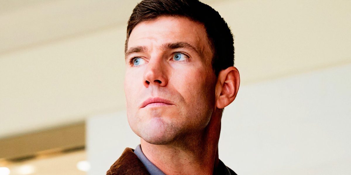 NCIS: Origins Star se burla de los flashbacks fundamentales de Gibbs y Franks del episodio navideño: "Una instantánea realmente genial"