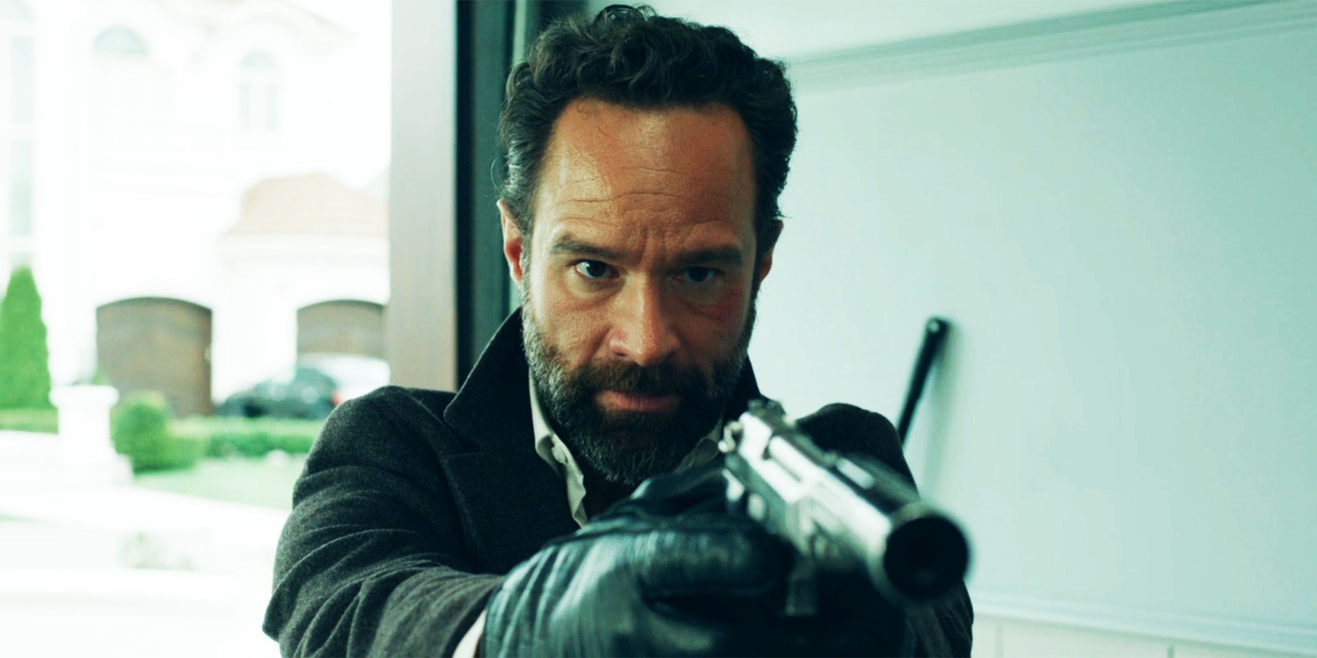 El programa de crimen y comedia oscura de 2024 con una puntuación RT del 82 % se convierte en un éxito de streaming