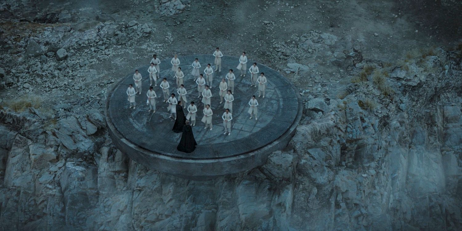 Las Acólitas en la prueba de meditación para abrazar la Hermandad sobre todo en Dune: Prophecy Temporada 1 Ep 3