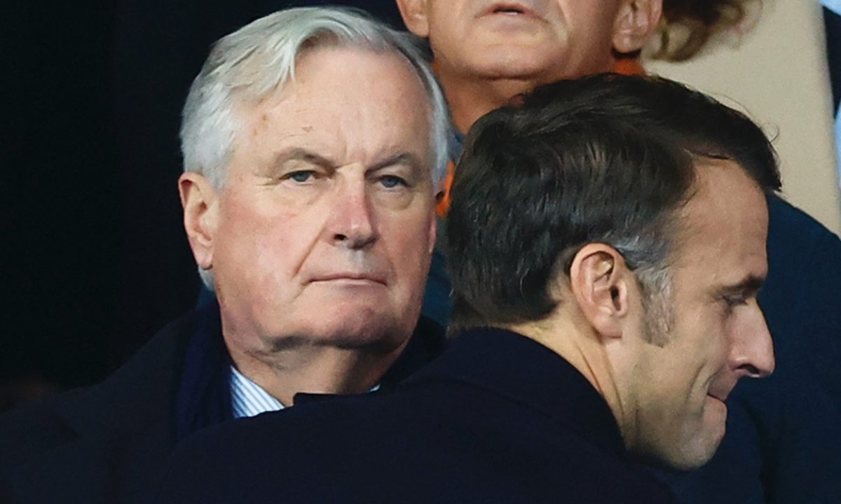 Izquierda y ultraderecha tumban a primer ministro; Macron dará mensaje a la nación