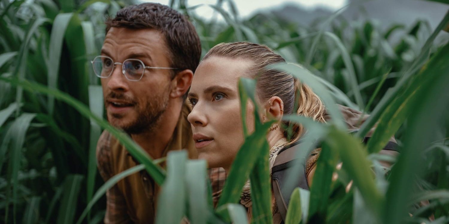 Jurassic World Rebirth: Scarlett Johansson y Jonathan Bailey exploran lugares peligrosos en nuevas imágenes