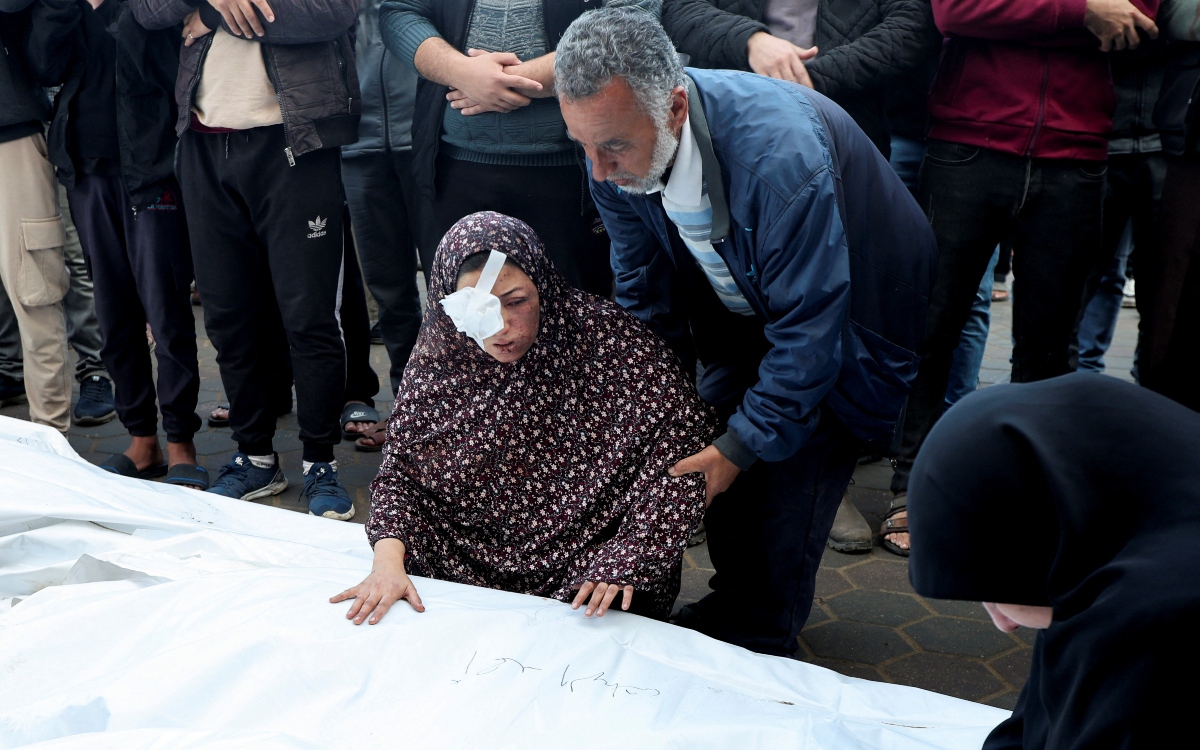 Nuevo ataque israelí al centro de Gaza mata 27 personas