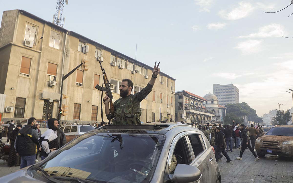 Rebeldes sirios anuncian la caída de Al Assad y la liberación de los presos