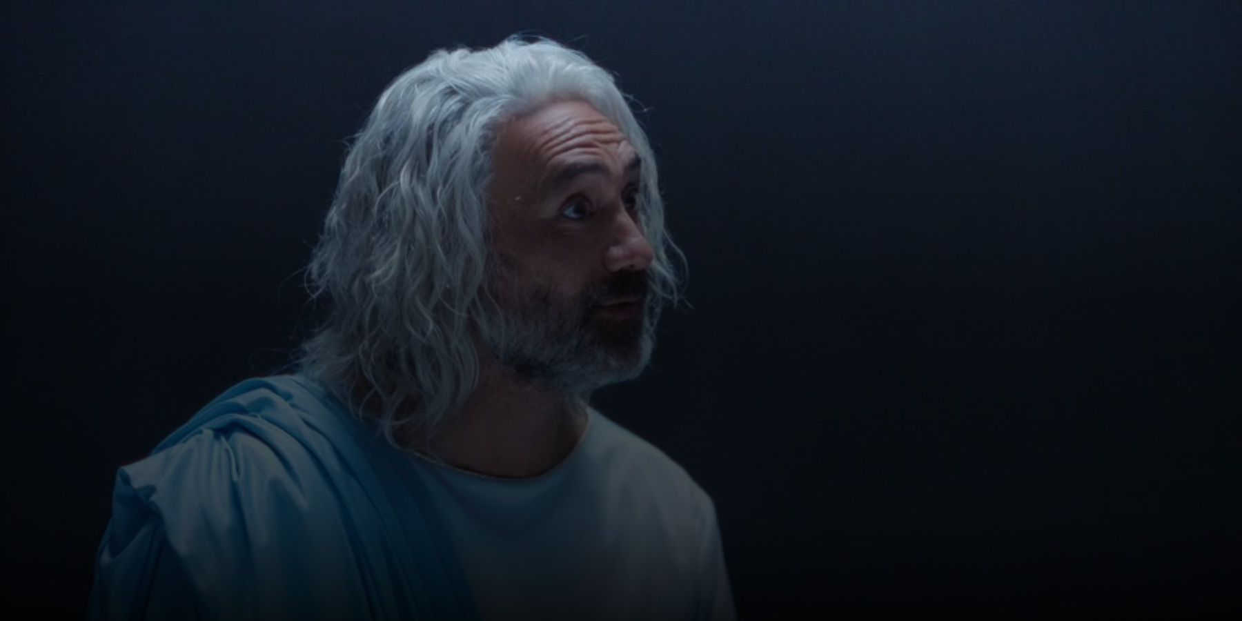 Taika Waititi como ser supremo en Time Bandits 2024.jpg