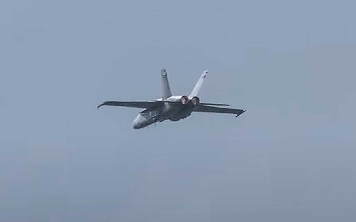 Un avión de combate estadounidense es derribado por 'fuego amigo' sobre el mar Rojo