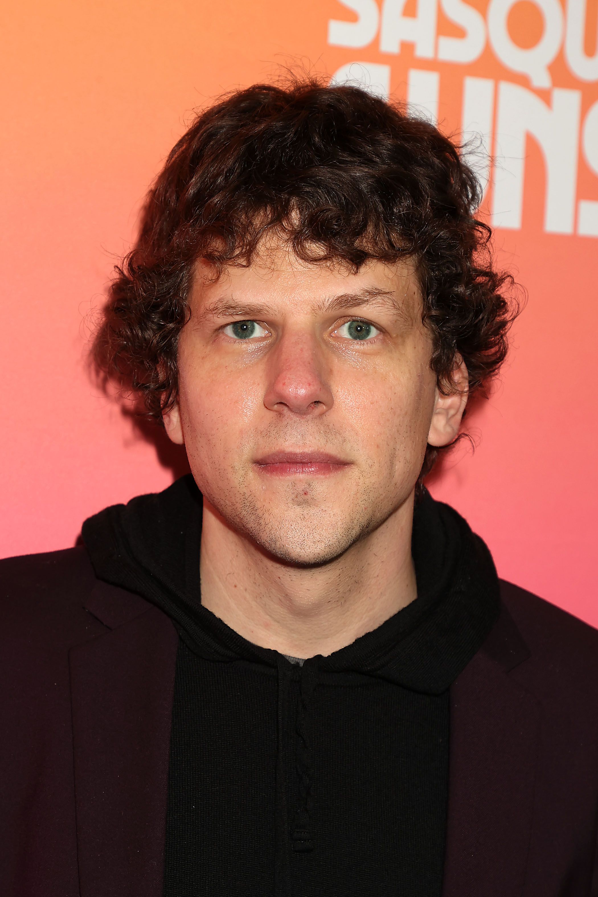 Tiro en la cabeza de Jesse Eisenberg