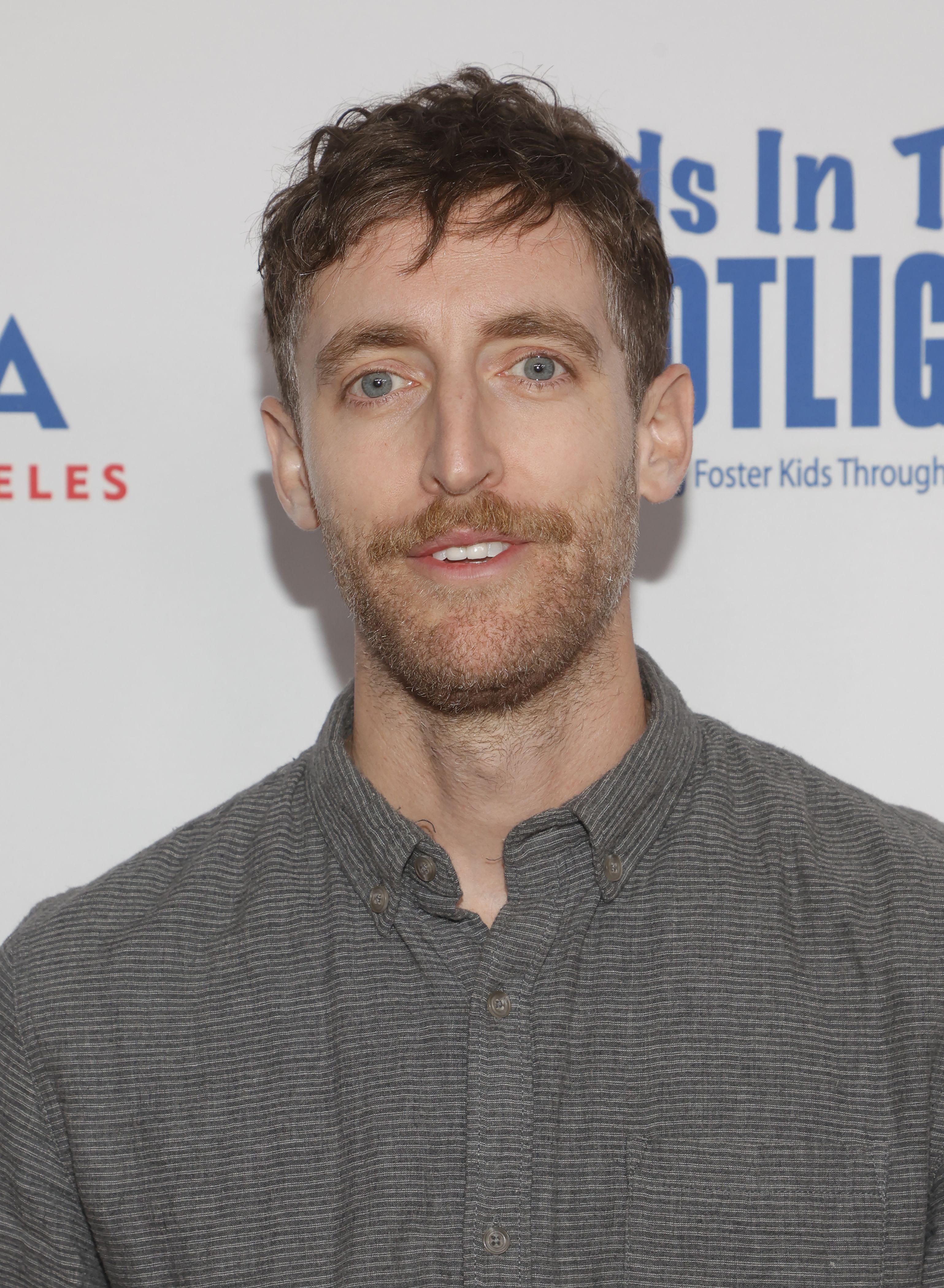 Tiro en la cabeza de Thomas Middleditch