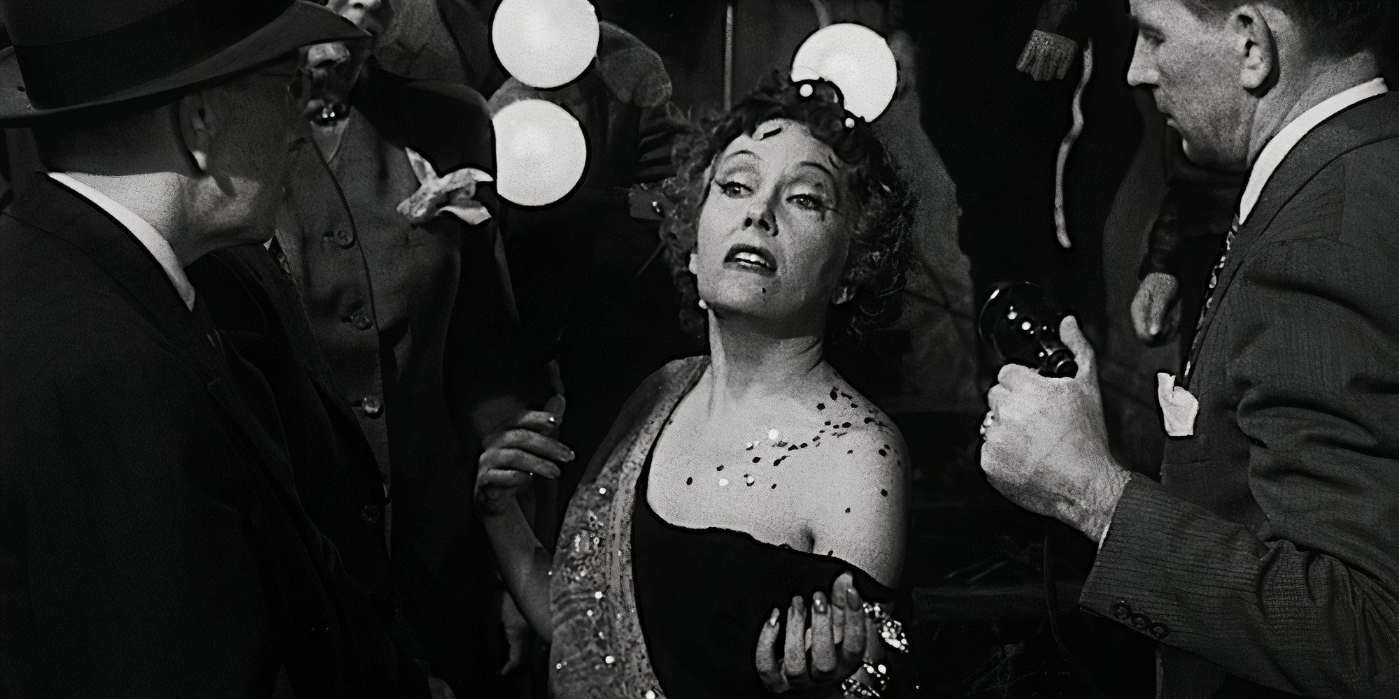 Sunset Boulevard Review: La representación de Gloria Swanson de una estrella de Hollywood lavada es tan trágica e inquietante 75 años después