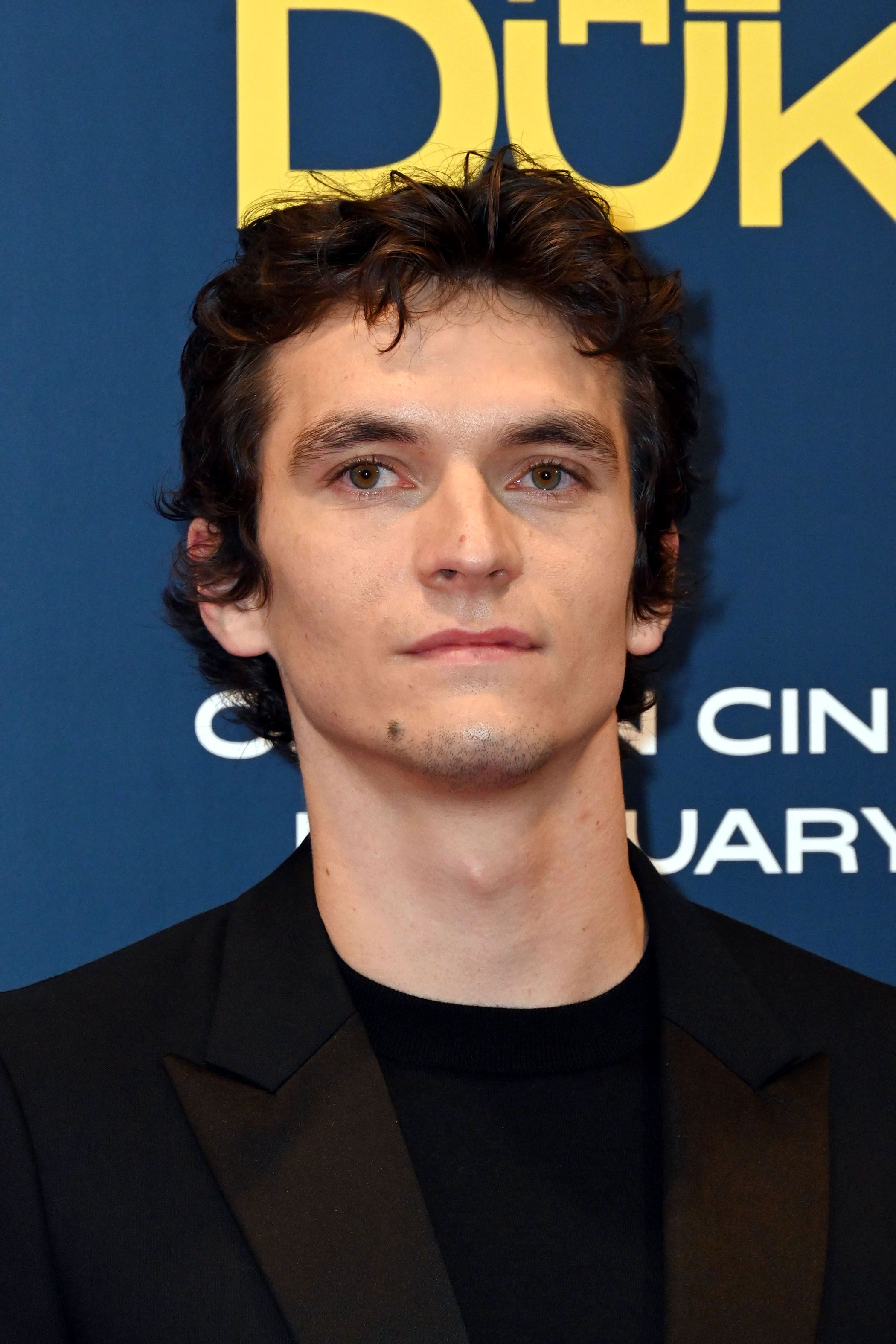 Tiro en la cabeza de Fionn Whitehead