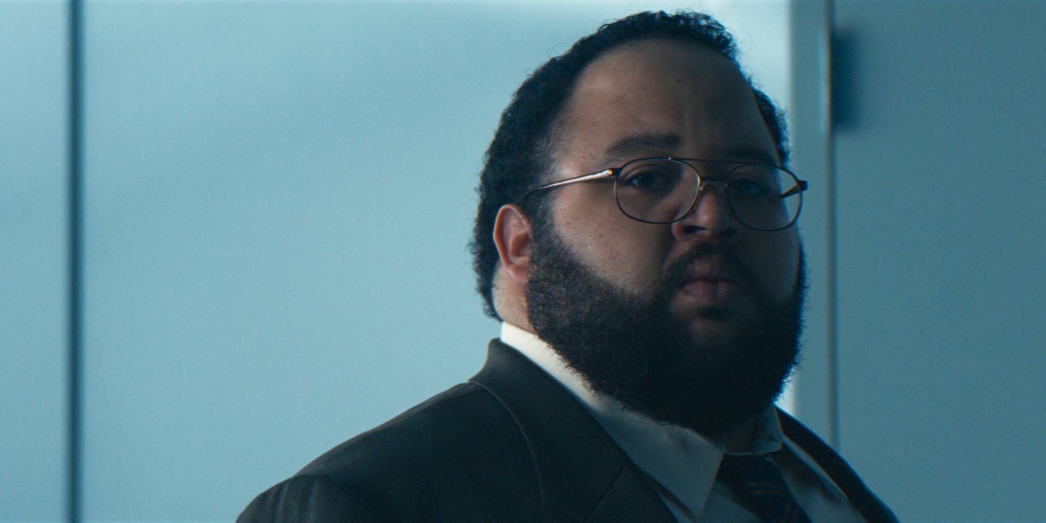 “Su primer gran desamor”: por qué Dylan intenta renunciar en Severance S2 Ep 9 explicado por Star