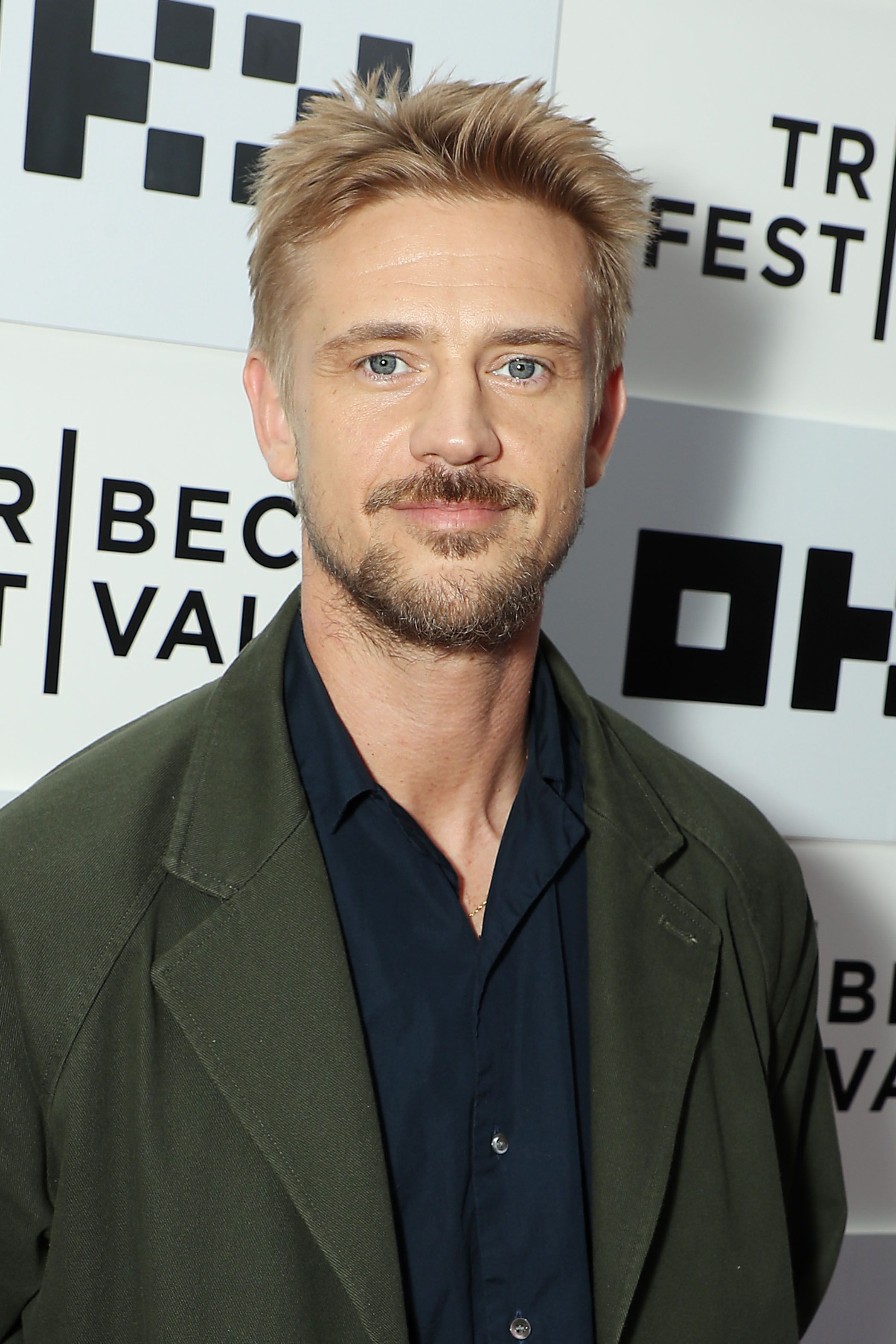 Tiro en la cabeza de Boyd Holbrook