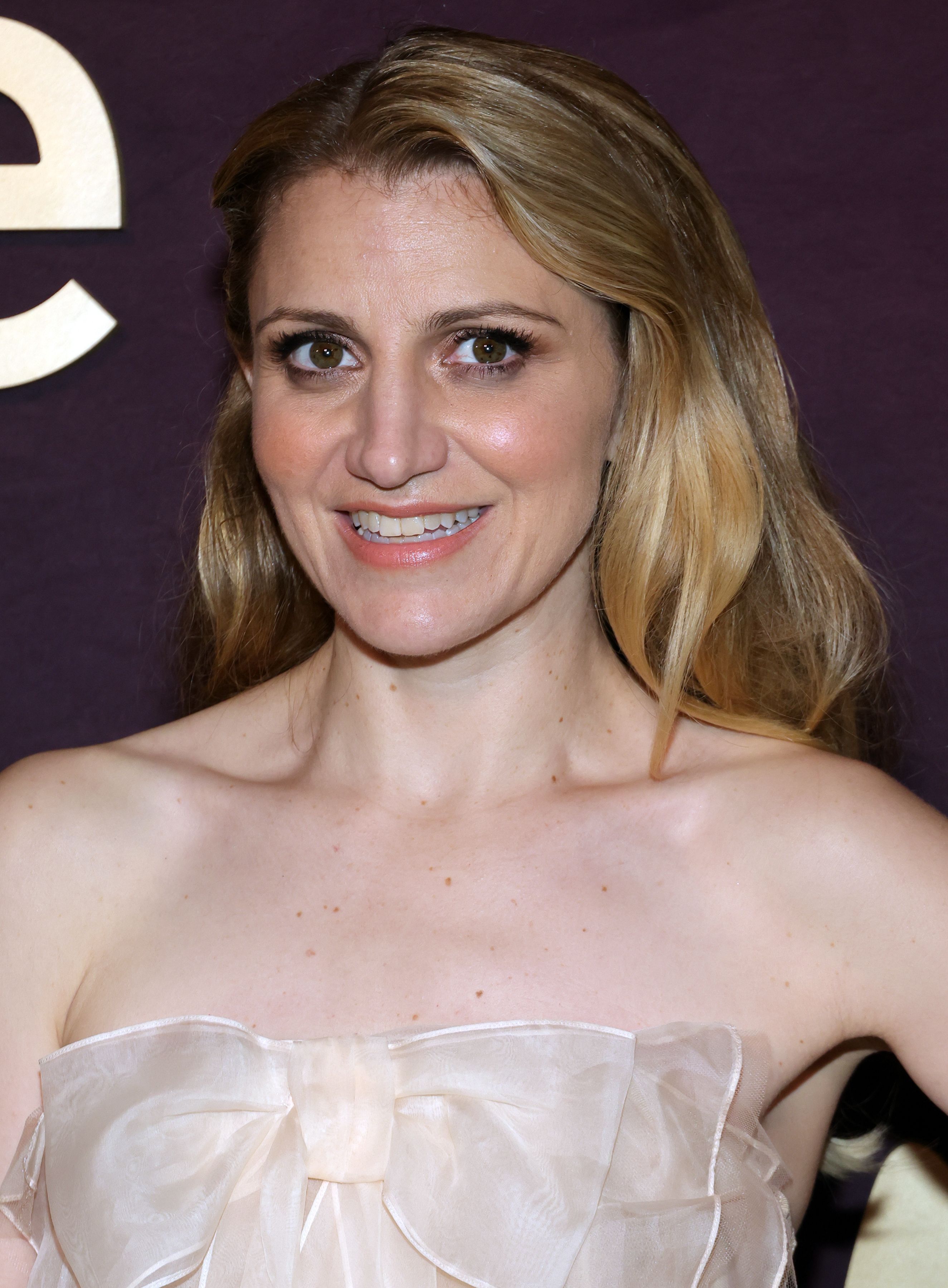 Tiro en la cabeza de Annaleigh Ashford