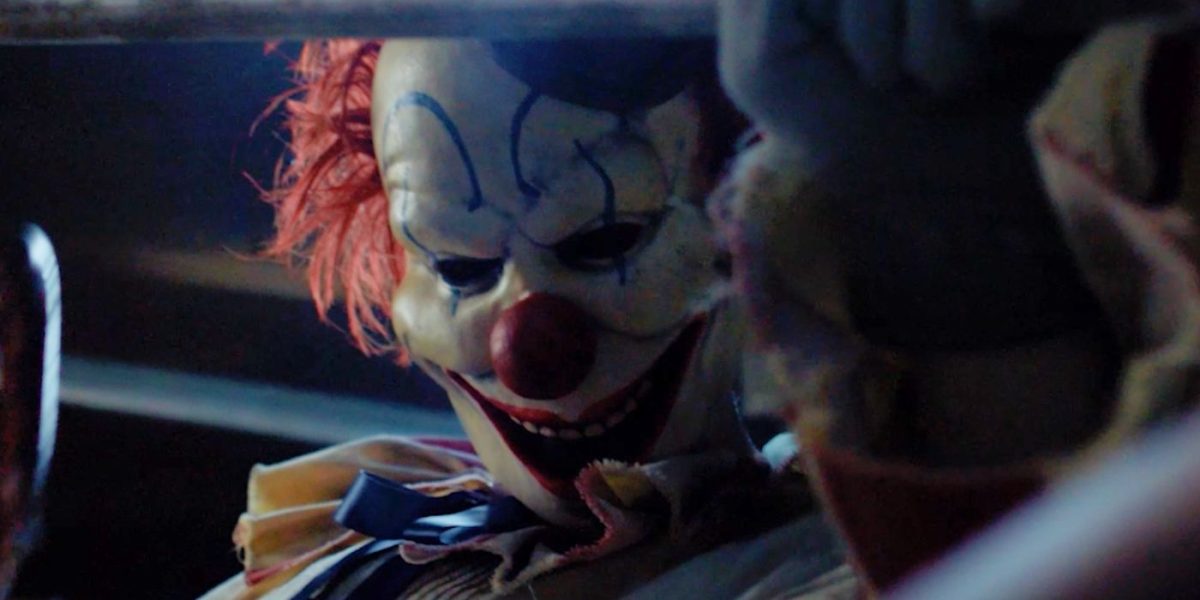 Payaso en un tráiler de campo de maíz: Frendo The Clown Auditions para ser su próximo favorito de Slasher con un desfile de espeluznantes asesinatos