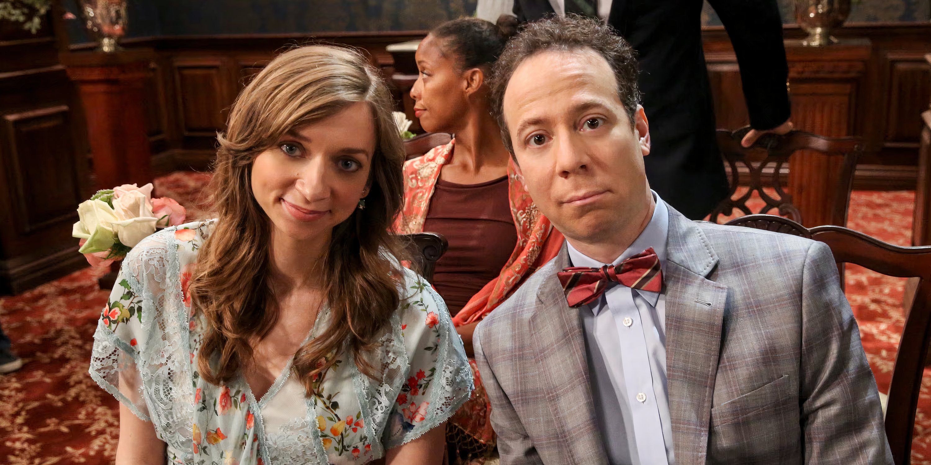 Lauren Lapkus como Denise y Kevin Sussman como Stuart Bloom en la teoría del Big Bang