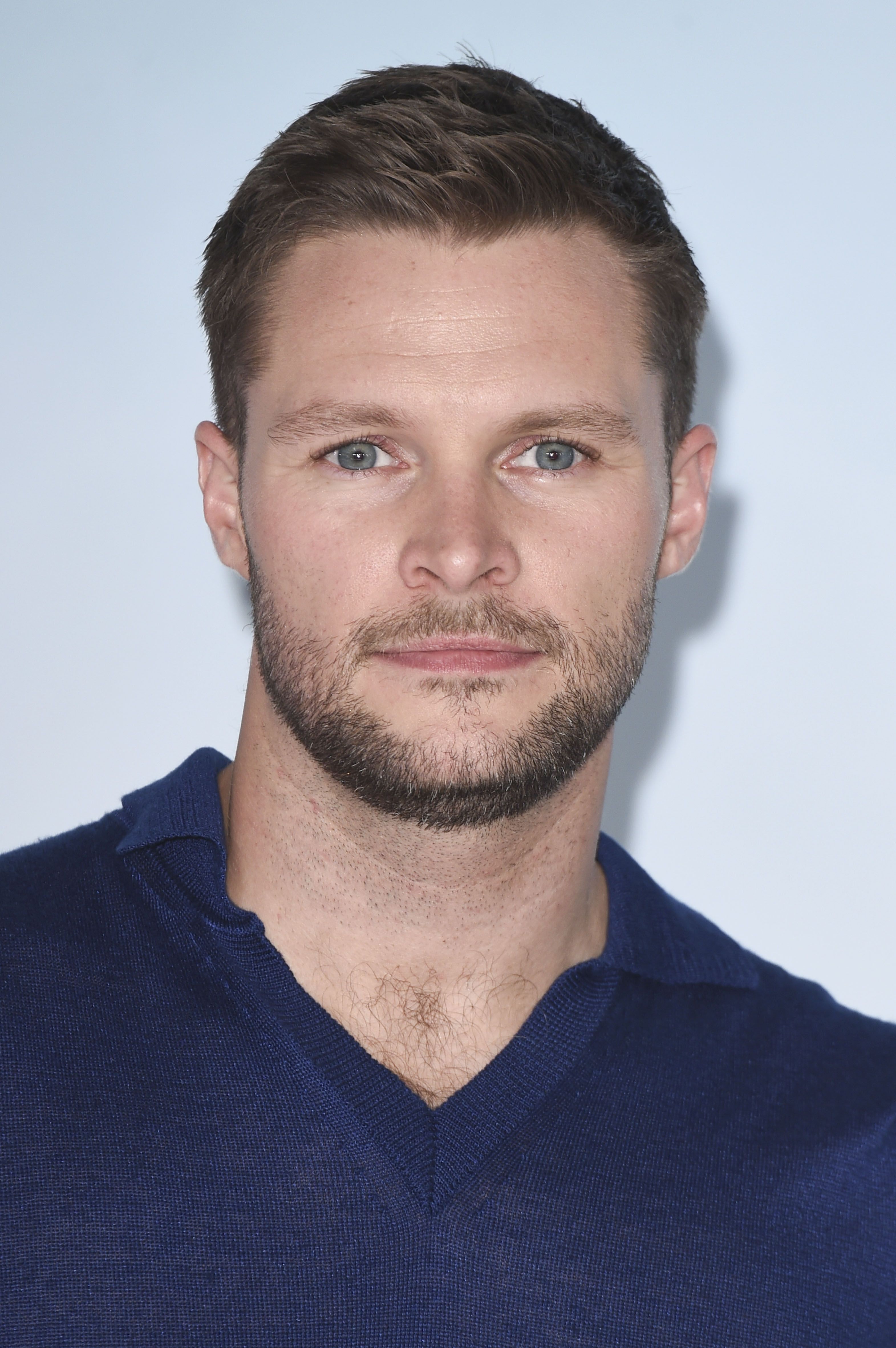 Tiro en la cabeza de Jack Reynor
