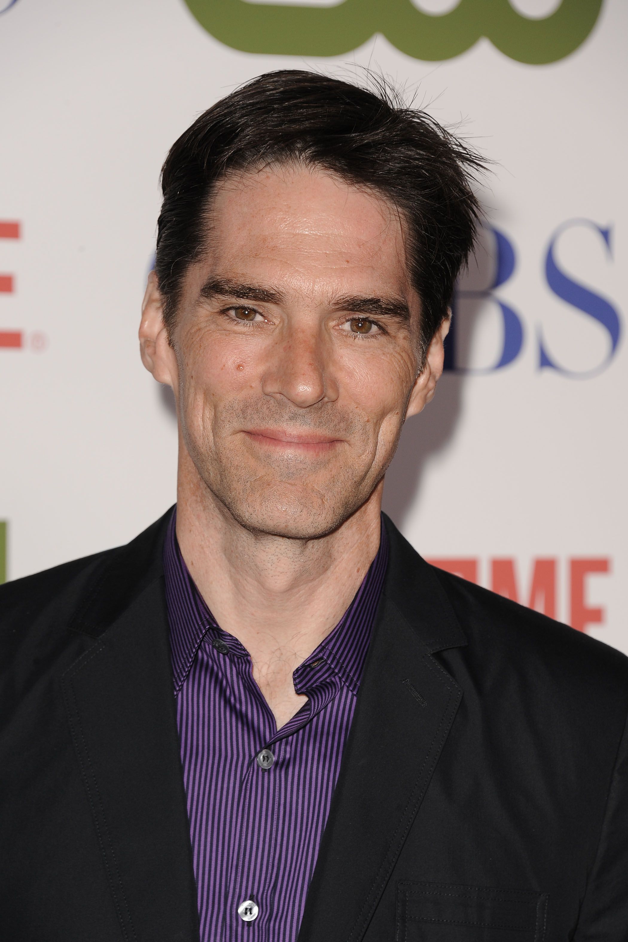 Moldada de la cabeza de Thomas Gibson en CBS, The CW y Showtime TCA