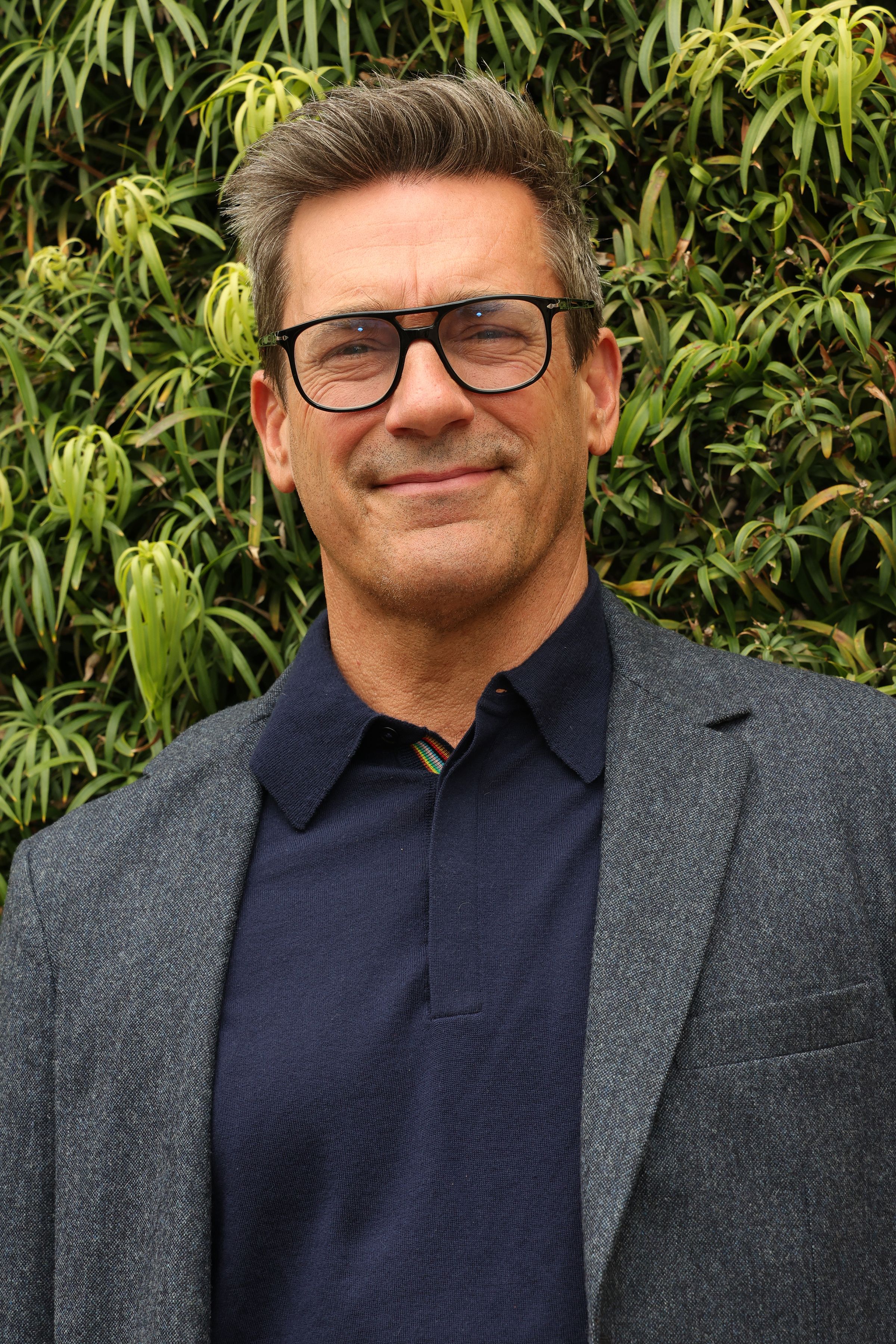 Moldado de la cabeza de Jon Hamm en el evento Emmy FYC para Apple TV+'The Morning Show'