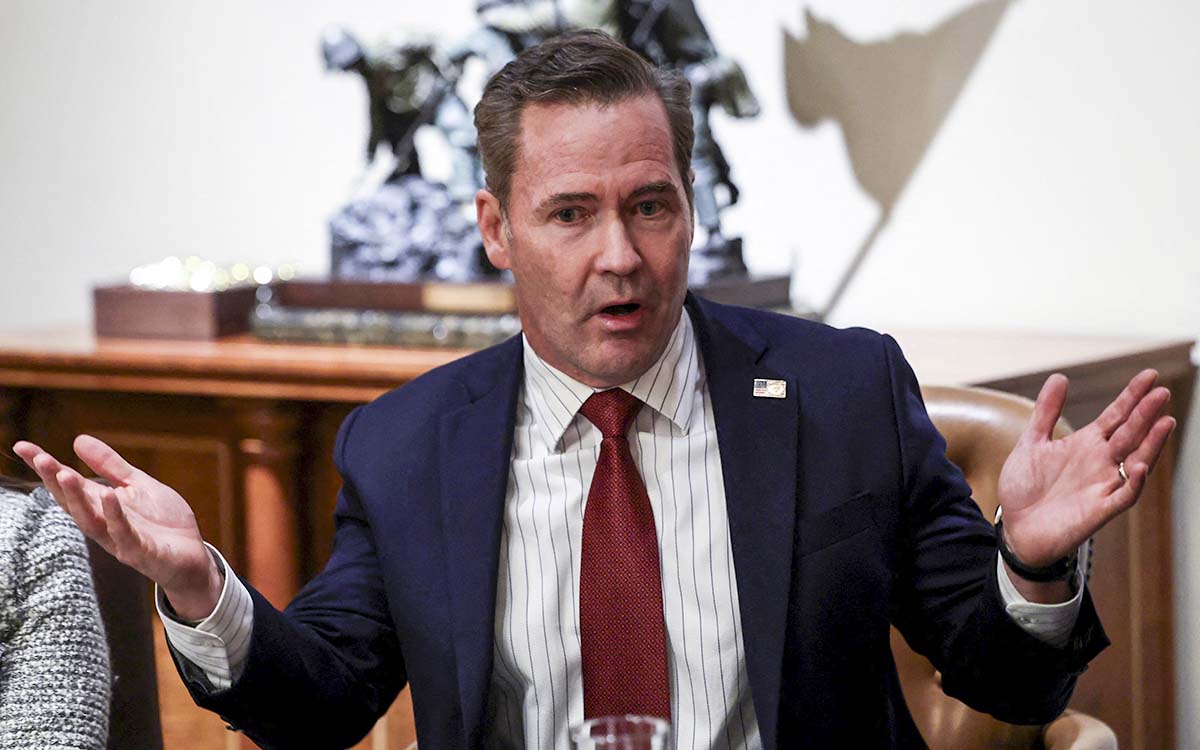 Asesor de Seguridad de EU asume la responsabilidad por incluir a periodista en chat de Defensa