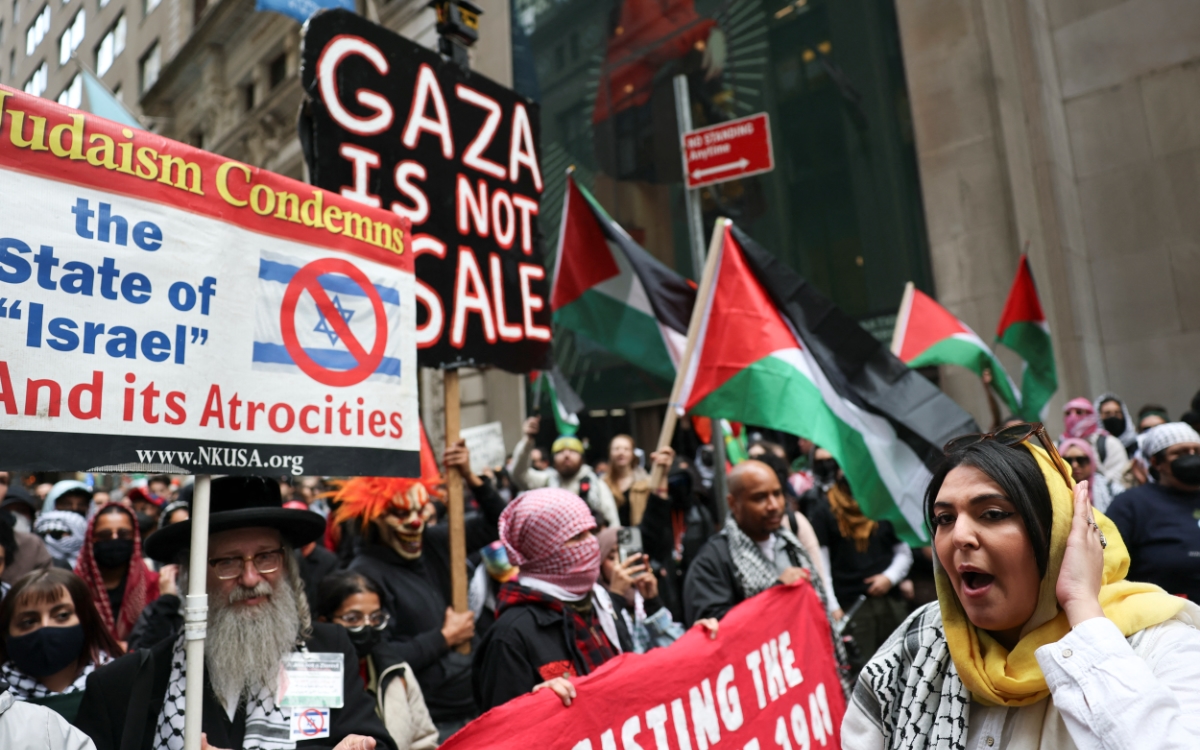 EU quita visa a unos 300 'lunáticos' propalestinos
